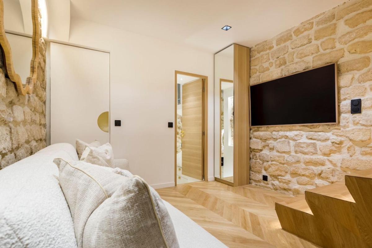 Apartment B1 Beautiful, Luxury Near Eiffel Tower Sleeps Ac Paris